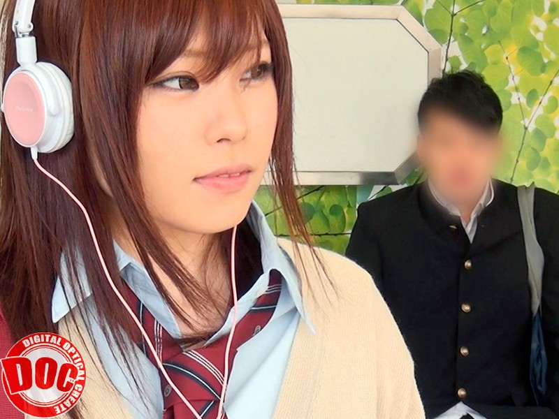 【ドキュメンタリー 】通学時に見かける同じ学校のあの子が部活帰りで疲れたのか、ぐっすり寝込んでいる… あまりにも寝顔が可愛くて見とれていると足の力が緩んだのか？どんどん股が開きパンツが…｜118rtp00024