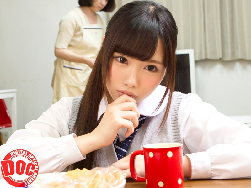 【女子校生 森谷すず音・水樹くるみ・咲坂花恋】こたつの中だからと安心して無防備な格好をしている大人しそうな女の子にこっそりイタズラを。周りに誰かがいて声を出せない状況に、パンツが濡れるほど興奮した彼女はビショビショに濡れたオマ○コを僕に…3｜118rtp00088