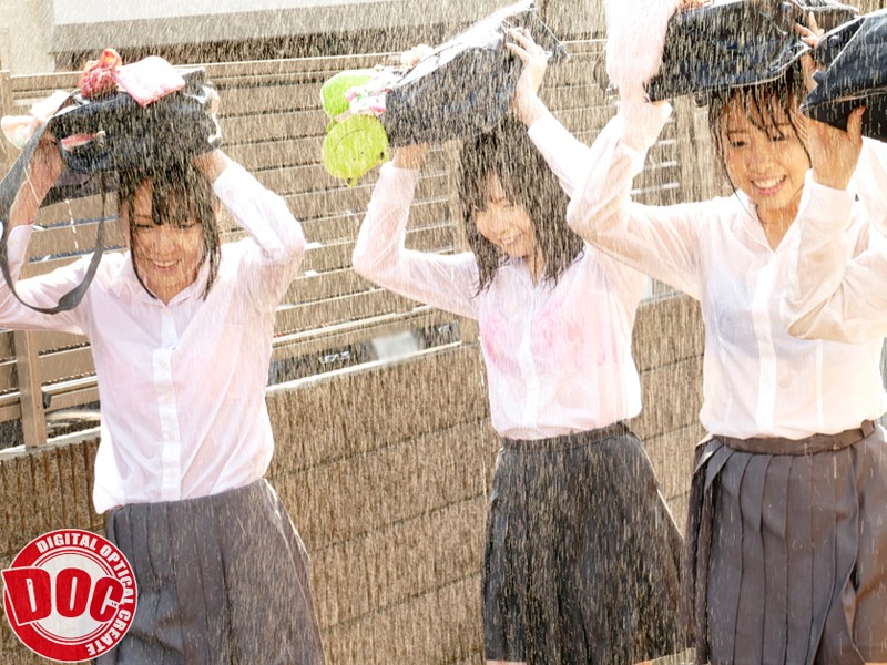 【女子校生 愛里るい・佐野あい・月野ゆりあ】突然の夕立ちに傘もない妹の友達たちが僕の家に駆け込んできた…！ビショビショに濡れた制服の下からのぞく未発達の身体に興奮した僕は… 3｜118rtp00098