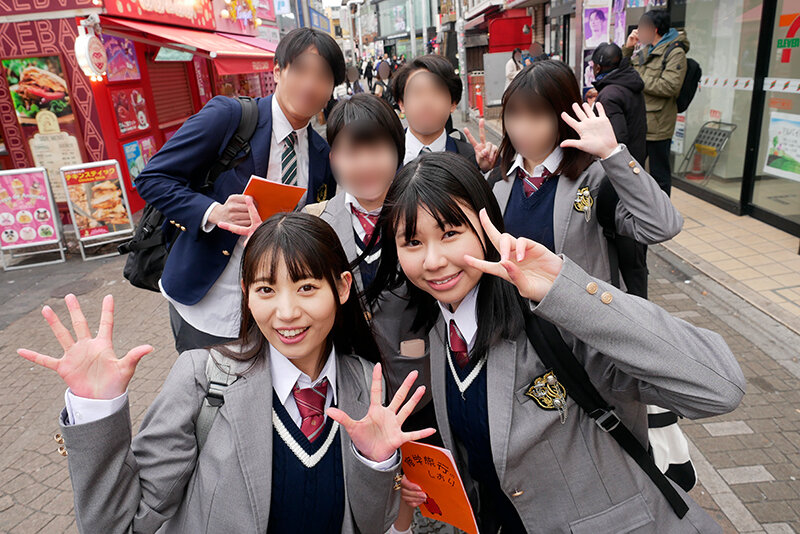 【学生服 】「修学旅行の自由時間はウチらとエッチな思い出作りしようよ！」 クラスメイトとパコって精液飲みまくった大人の修学旅行｜1akdl00284