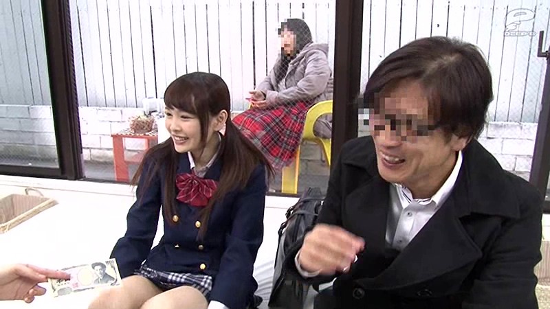 【企画 】一般男女モニタリングAV マジックミラーの向こうには再婚したての母親！女子校生の娘と新しいお父さんが2人っきりの密室で1発10万円の連続射精SEXに挑戦！2｜1dvdes00960