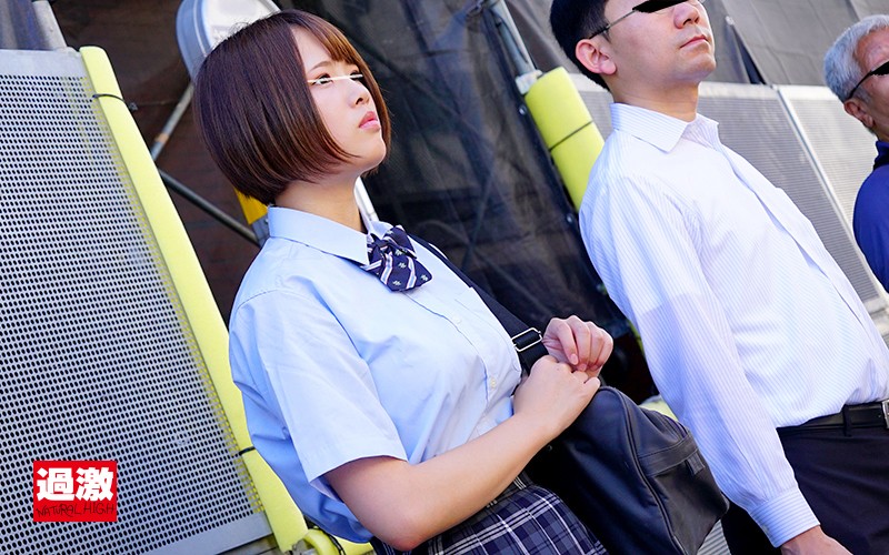 【学生服 】満員バスで背後から制服越しにねっとり乳揉み痴●され腰をクネらせ感じまくる巨乳女子○生5｜1nhdtb00179