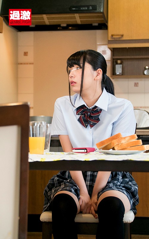 【企画 】オシッコ我慢中に無理やり巨根をねじ込まれ激ピス！快感に耐えきれず絶頂お漏らしする足腰ガクブル女子○生4 生意気な妹を…近親相姦SP｜1nhdtb00206