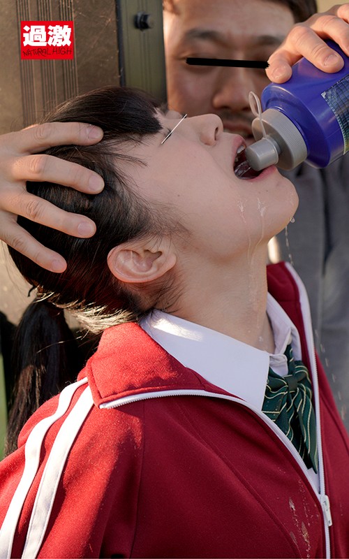 【女子校生 】利尿剤を飲まされているとは知らず拘束された制服少女を助けようとしたら失禁しまくるので我慢できず…｜1nhdtb00225