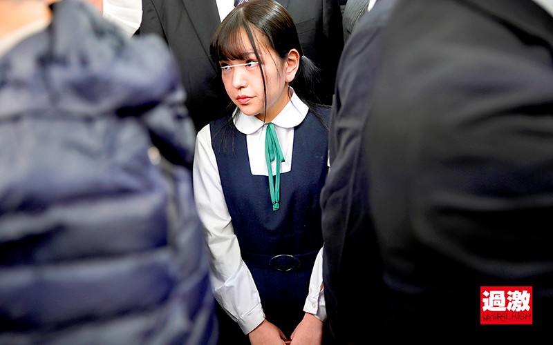 【潮吹き 】ちっちゃな女の子を囲んでネチネチ痴●する卑劣巨漢集団2｜1nhdtb00489