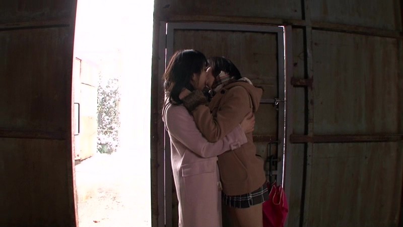 【レズビアン 篠宮ゆり・芹沢つむぎ・葵こはる（えりか）】誰も居ない自分達だけの秘密基地で隠れた秘めごと レズ女子校生｜1vandr00113