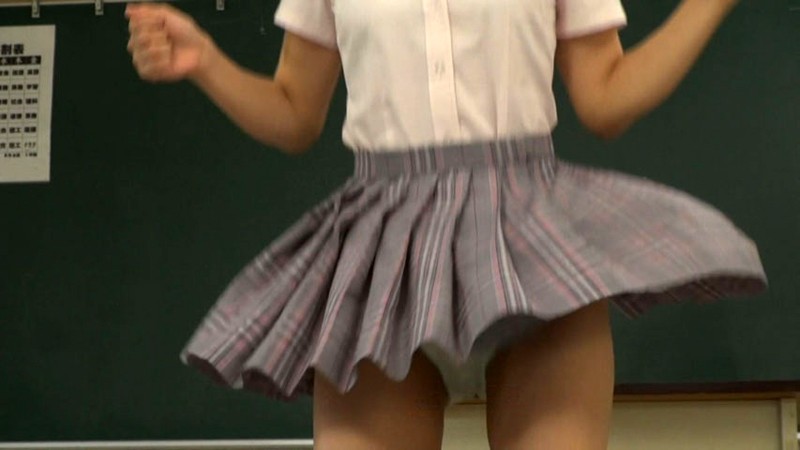 【パンチラ 若菜亜衣・飯田せいこ・佐月麻央】女子校生パンチラトランポリン｜36jks00022