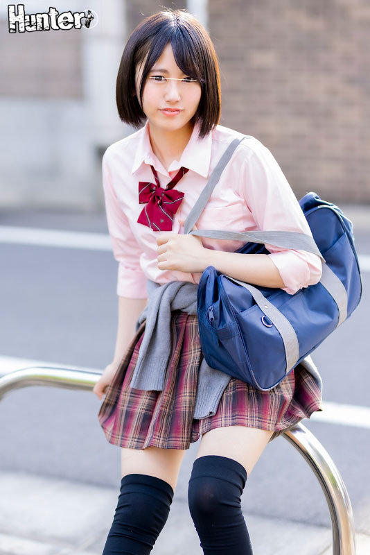 【学生服 】超ラッキー！登校拒否のボクがいじめっ子クラスメイト女子たちと数珠繋ぎSEX！ヤバいと思った女子はボクが許すまで何度でも好き勝手抱かせて…｜huntb00478