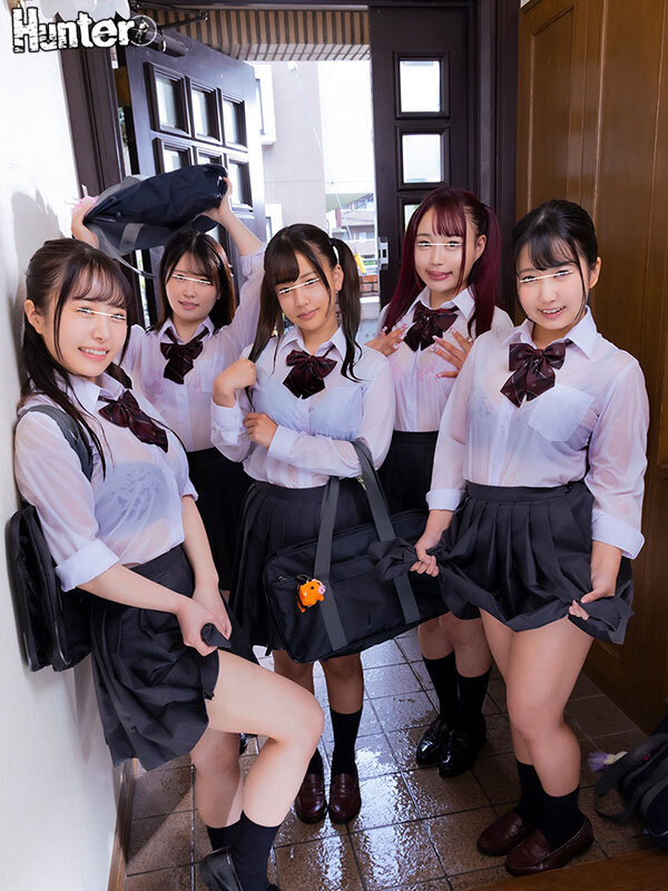 【学生服 】全員ビショ濡れで制服からブラ透けまくり！下校中に突然の豪雨で雨宿りにやってきた義妹と友達のビショ濡れの透けブラから目が離せず勃起しまくり！｜huntb00699