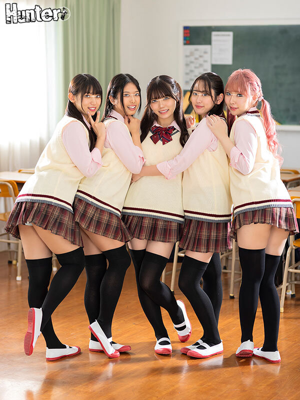 【学生服 】ニーハイ×ミニスカ=絶対領域パンチラ！学校は99％女子しかいない！だから女子は皆、無防備で毎日絶対領域パンチラ天国です！陰キャなボクでも…｜huntc00121