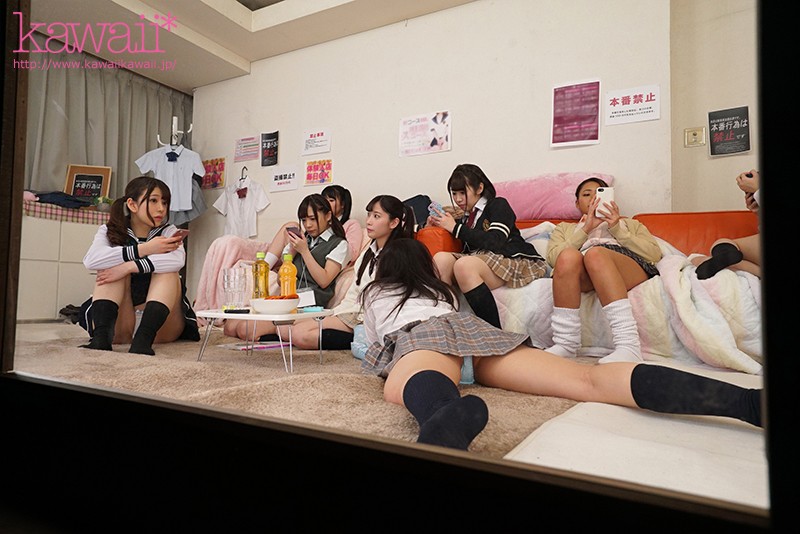 【学生服 岬あずさ・有村のぞみ・今井夏帆】【VR】制服見学店を完全再現 マジックミラー越しにアナタの目の前に超接近！至近距離でパンチラ・胸チラ・疑似フェラ＆セックス！｜kavr00033