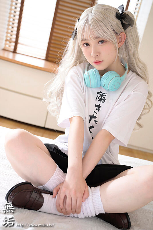 【潮吹き 七瀬ほのか】オジサンに没頭する発情コスプレイヤー 清楚で引きこもりな宅コス少女と敏感・お漏らし・変態着衣性交 6SEX 七瀬ほのか｜mukc00113